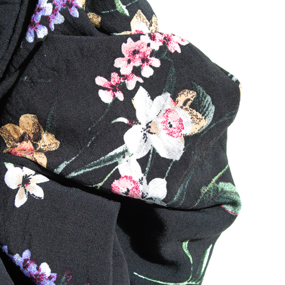 Hårstyling DK - Håndlavet Kæmpe Scrunchie | Sort/Blomster
