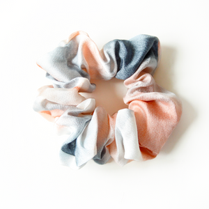 Hairstyling DK - Tait Scrunchie | Korall/grå